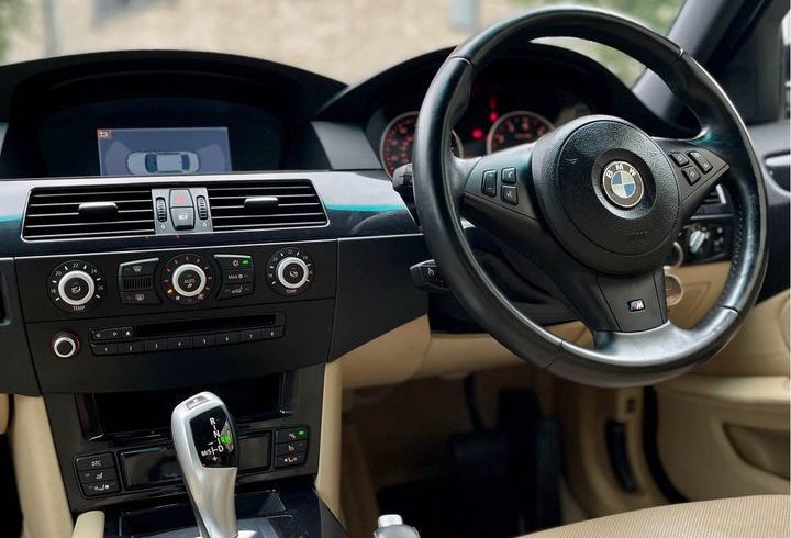 Vand Auto BMW Seria 5 Sedan din 2007 in Londra