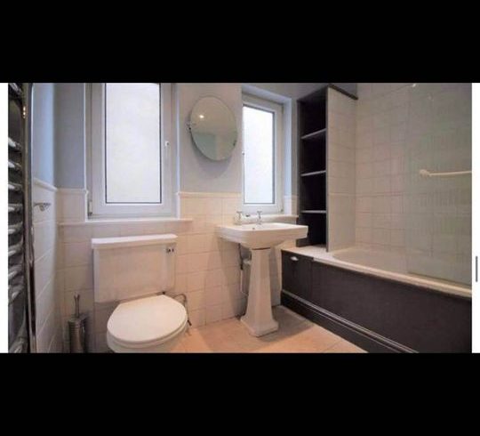 Inchiriez Camera Dubla in Manor Park Road, London