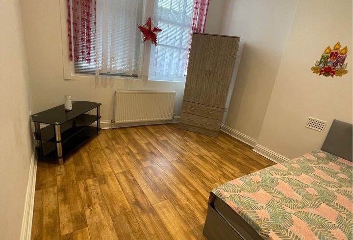 Dau in Chirie Camera Double in Ilford, Londra