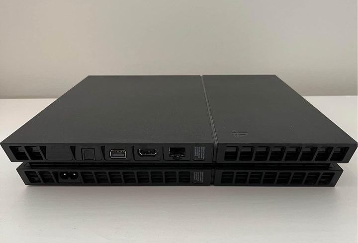 Vand Playstation Sony 4 SLIM, 500 GB in Londra