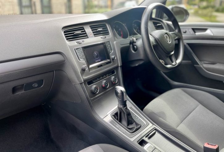 Vand Auto Volkswagen Golf din 2013 in Londra