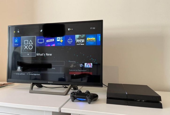 Vand Playstation Sony 4 SLIM, 500 GB in Londra