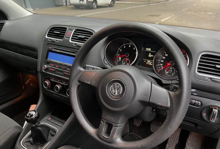 Vand Auto Volkswagen Golf din 2010 in Londra