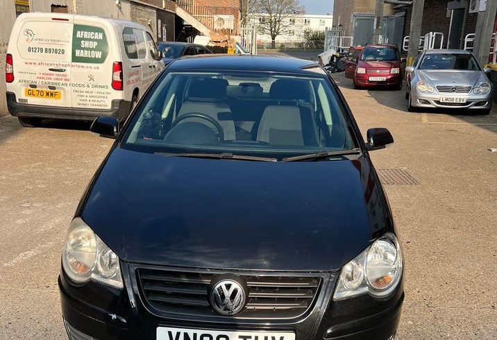 Vand Auto Volkswagen Polo din 2008 in Londra