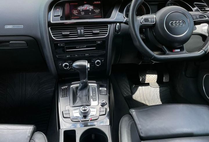 Vand Auto Audi A5 din 2012 Decapotabil in Uckfield, UK