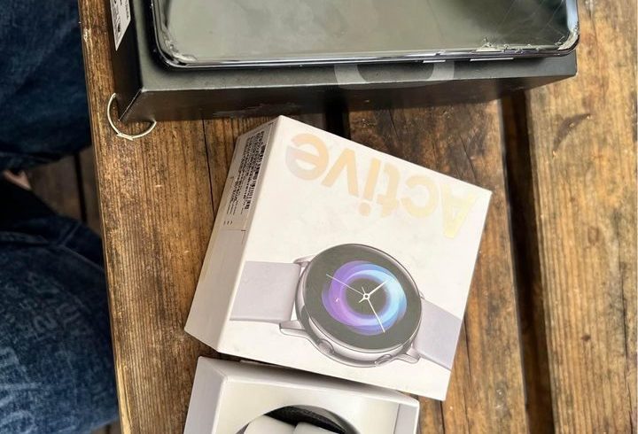 Vand Samsung S20 Ultra si Samsung Galaxy Watch in Barking, Londra