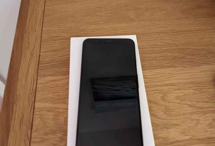 Vand Smartphone Google Pixel 4 XL in Crawley, UK