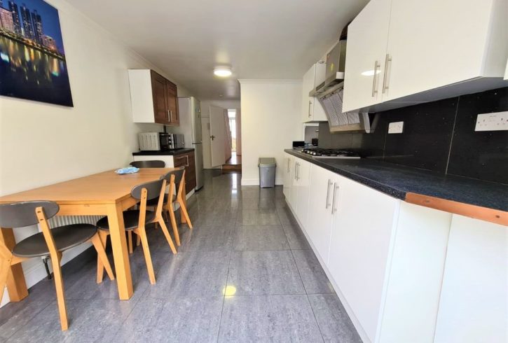 Chirie Casă cu 5 Dormitoare in Waltham Forest, Londra