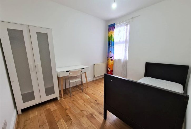 Chirie Casă cu 5 Dormitoare in Waltham Forest, Londra