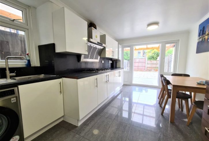 Chirie Casă cu 5 Dormitoare in Waltham Forest, Londra