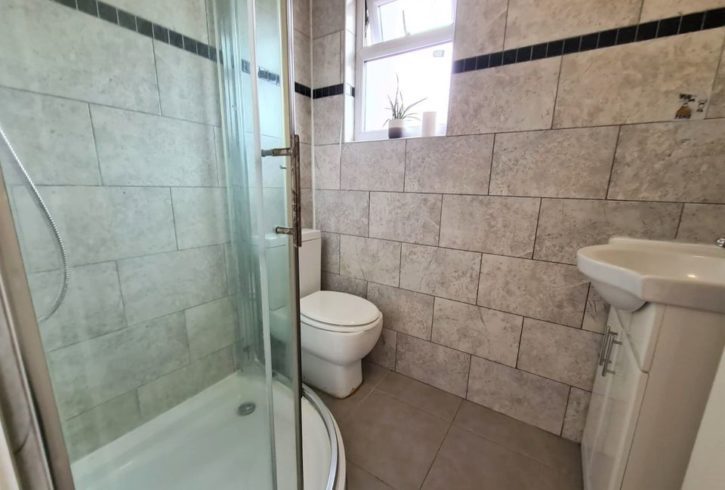 Chirie Casă cu 5 Dormitoare in Waltham Forest, Londra