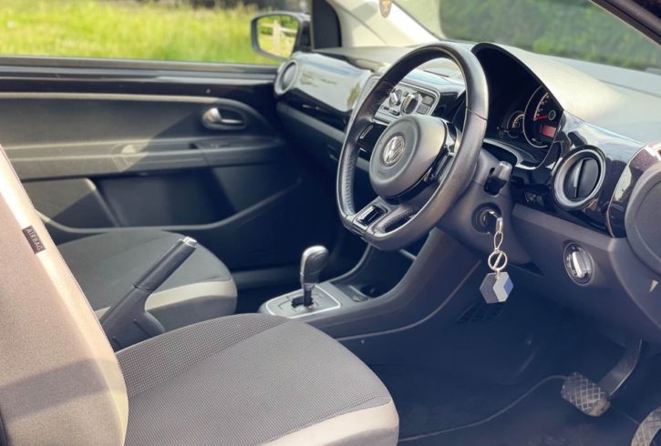 Vand Auto Volkswagen Up din 2013 In Stanmore, Londra