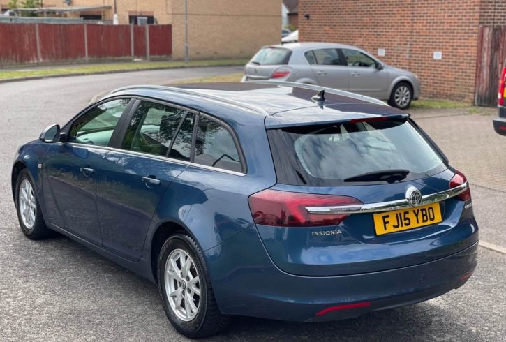 Vand Auto Vauxhall Insignia din 2015 in Hatfield, UK