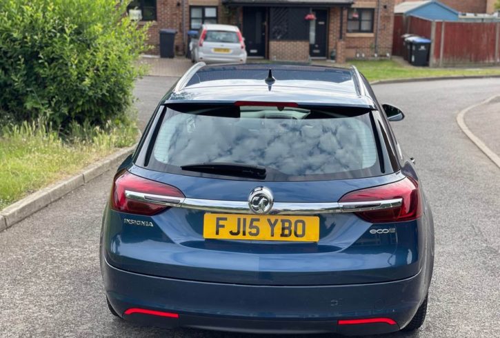 Vand Auto Vauxhall Insignia din 2015 in Hatfield, UK
