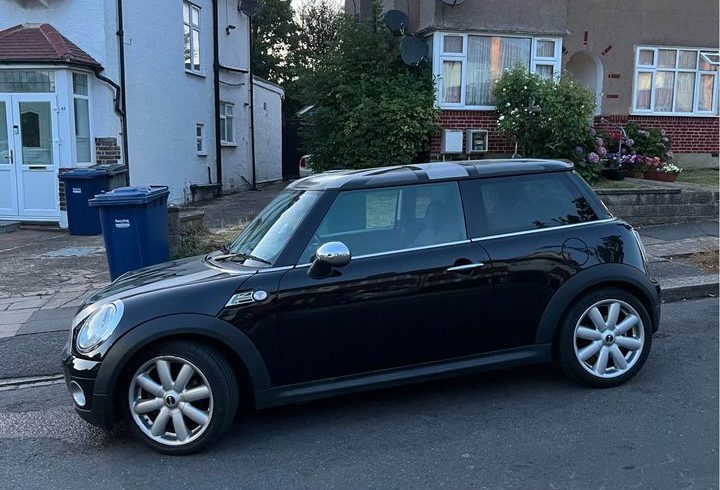 Vand Auto Mini Cooper Din 2009 in Wembley, Londra