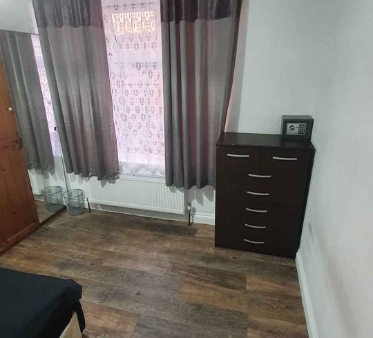 Chirie Camera Double in zona Chingford, Londra