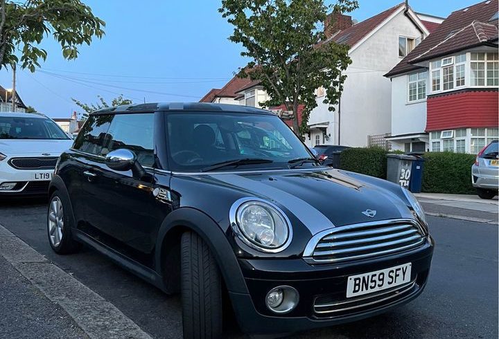 Vand Auto Mini Cooper Din 2009 in Wembley, Londra