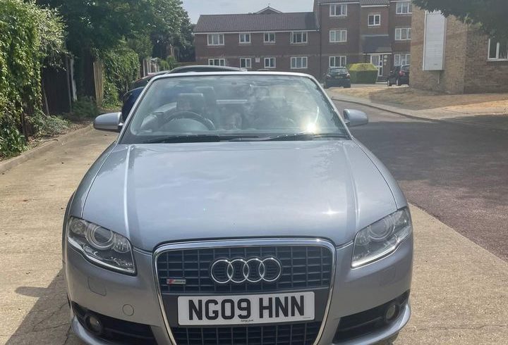 Vand Masina Audi A4 Decapotabila In Londra, UK