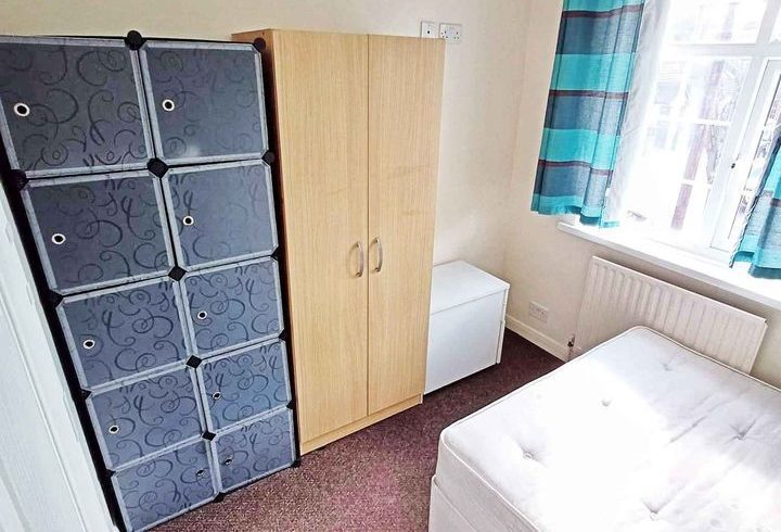 De Inchiriat Camera Single In Chadwell Heath, Londra