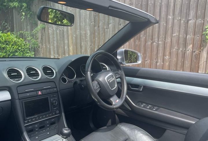 Vand Masina Audi A4 Decapotabila In Londra, UK