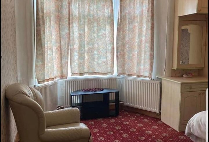 Chirie Camera Single Si Double In Aceeasi Casa In Ilford, Londra