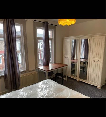 Chiria Camera Double Pe High Road, Londra