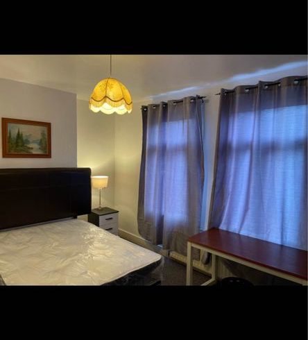 Chiria Camera Double Pe High Road, Londra