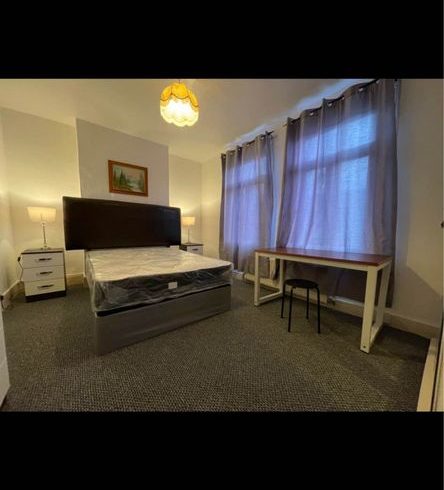 Chiria Camera Double Pe High Road, Londra