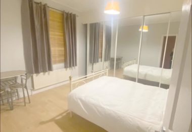 Chirie Camera Double In Newbury Park, Londra