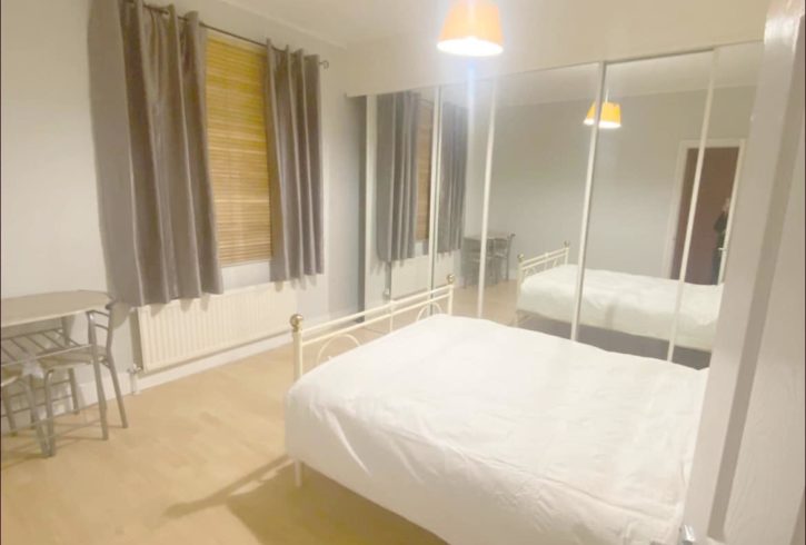 Chirie Camera Double In Newbury Park, Londra