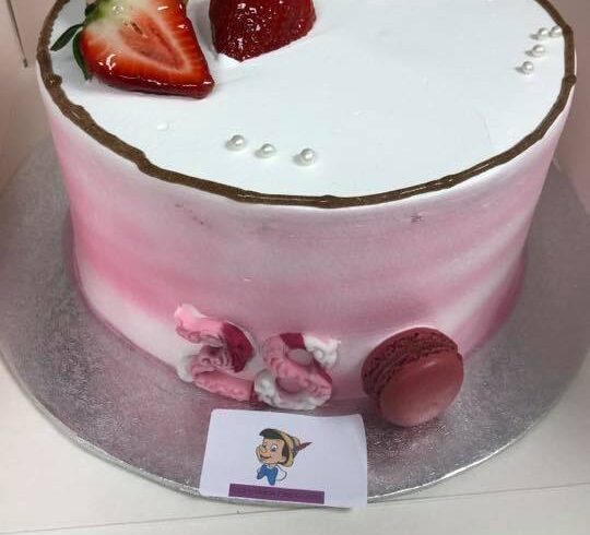 Tort Pentru Aniversari Si Prajituri La Comanda In Barnet, Londra