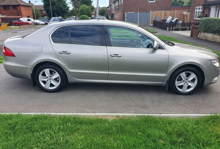 Vand Masina Skoda Superb In Romford, Londra