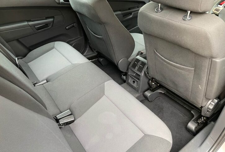 Vand Masina Vauxhall Zafira Cu 7 Locuri In Dagenham, Londra