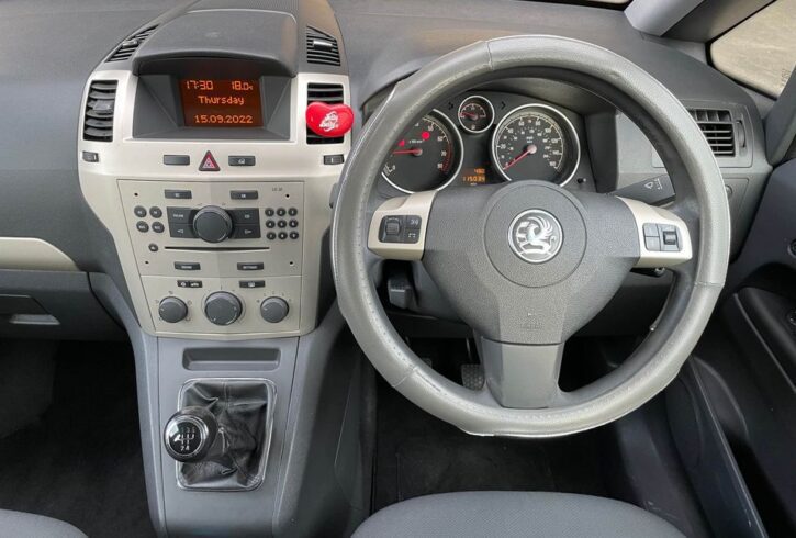 Vand Masina Vauxhall Zafira Cu 7 Locuri In Dagenham, Londra