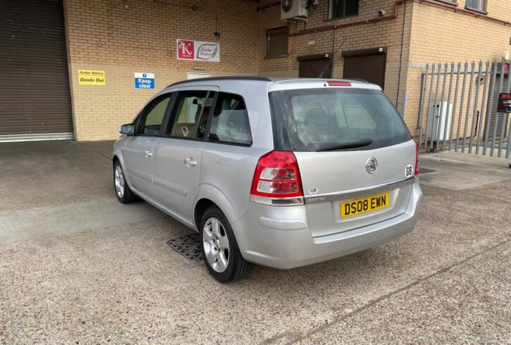 Vand Masina Vauxhall Zafira Cu 7 Locuri In Dagenham, Londra