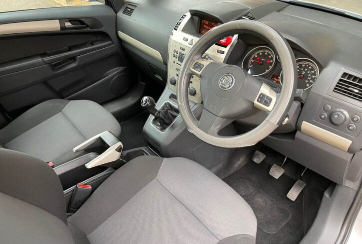 Vand Masina Vauxhall Zafira Cu 7 Locuri In Dagenham, Londra