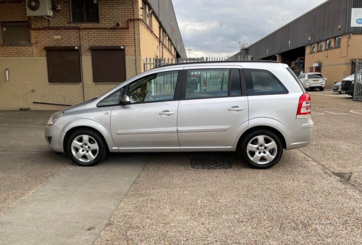Vand Masina Vauxhall Zafira Cu 7 Locuri In Dagenham, Londra