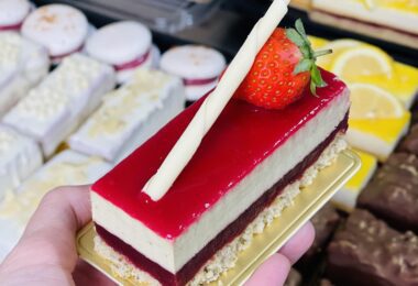 Torturi Si Prajituri Selecte La Comanda In Wokingham, UK