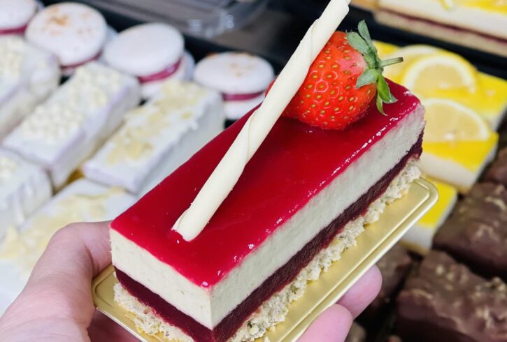 Torturi Si Prajituri Selecte La Comanda In Wokingham, UK