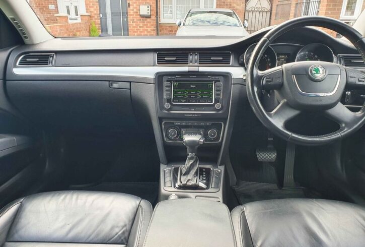 Vand Masina Skoda Superb In Romford, Londra