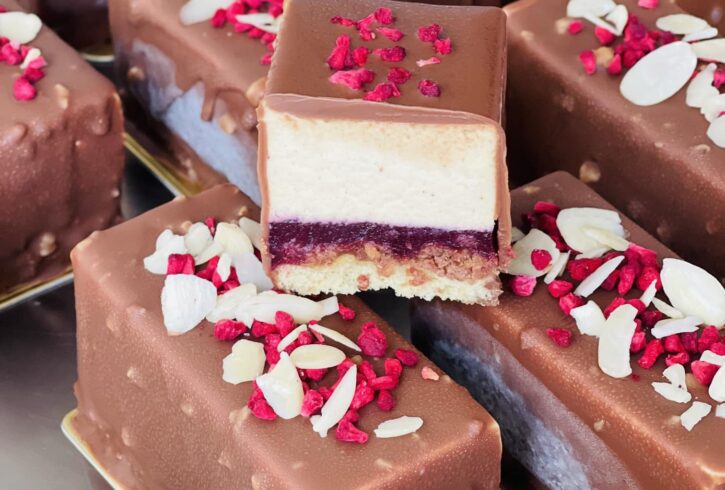 Torturi Si Prajituri Selecte La Comanda In Wokingham, UK