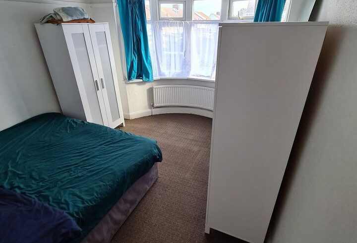 Chirie Camera Double Disponibila Imediat In Ilford, Londra