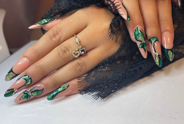 Servicii De Manichiura Si Extensii Gene In East Ham, Londra