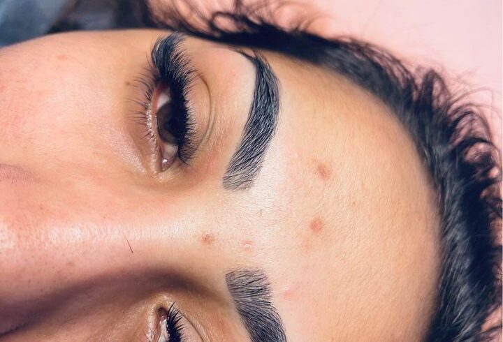 Servicii De Manichiura Si Extensii Gene In East Ham, Londra