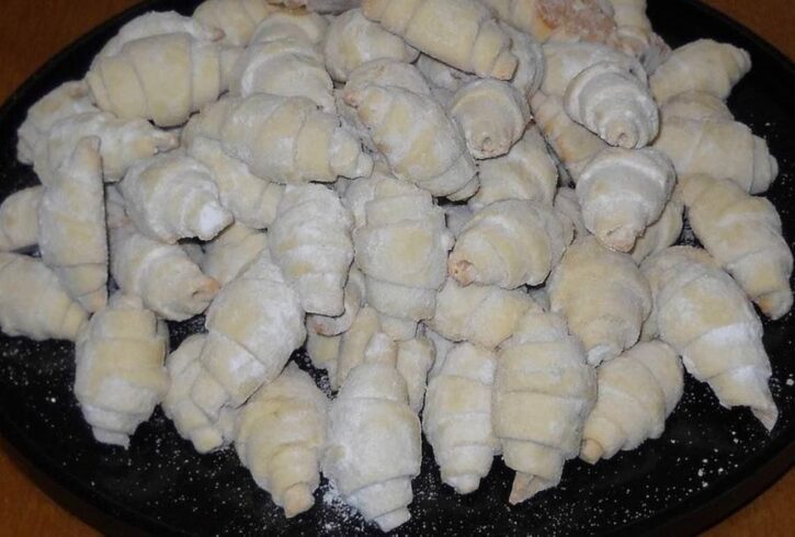 Vand Prajituri Traditionale Romanesti De Casa In Romford, Londra