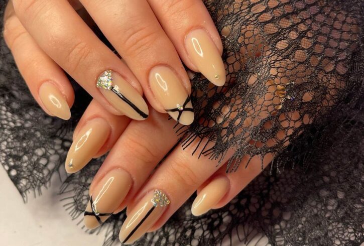 Servicii De Manichiura Si Extensii Gene In East Ham, Londra