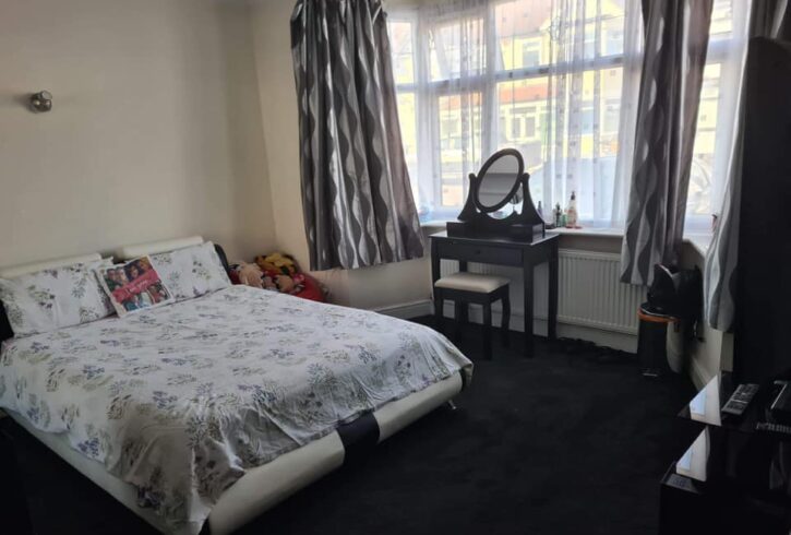 Inchiriez Camera Dubla Unui Cuplu In Ilford, Londra