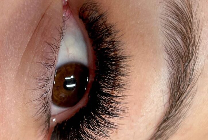 Servicii De Extensii Gene Fir Cu Fir In Beckton, Londra