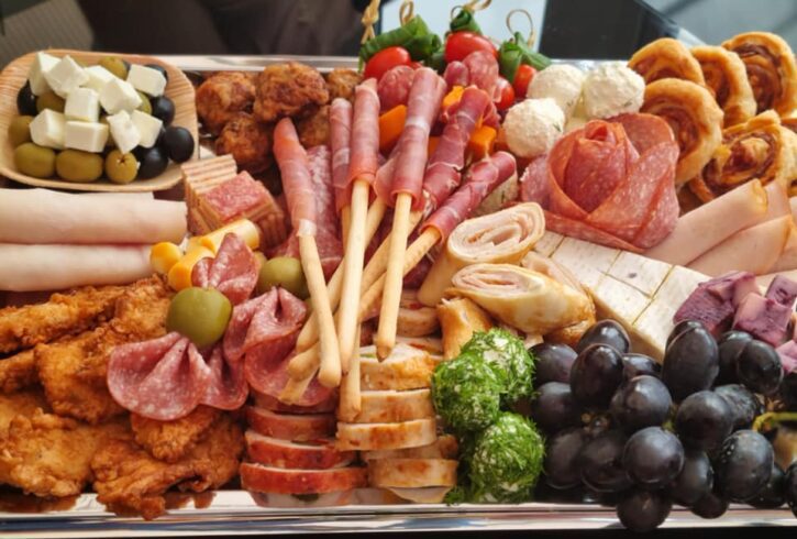 Torturi, Prajituri Si Aperitive La Comanda In Romford, Londra