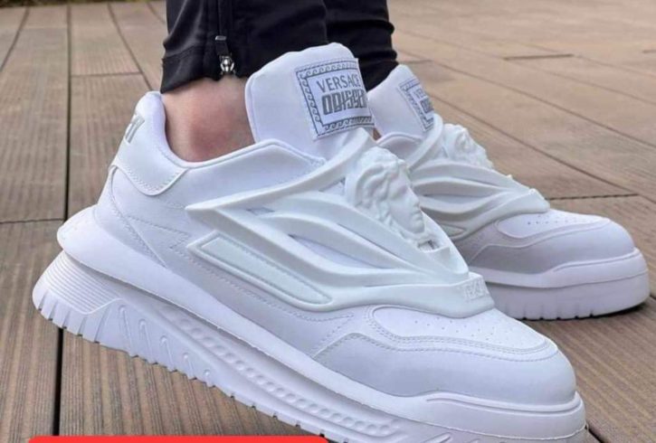 Incaltaminte Si Accesorii De Firma Cu Livrare Oriunde In UK